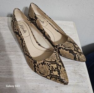 LIFE STRIDE SIZE 7 SMALL HEEL CHEETAH PRINT